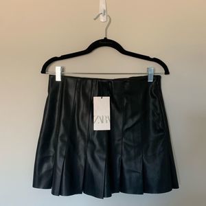 NWT Zara BLACK FAUX LEATHER BOX PLEAT MINI SKIRT - Blogger Fav Style